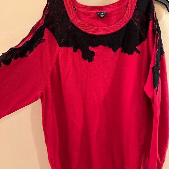 Torrid ||  Cold Shoulder Red Black Lace Sweater - Picture 4 of 6